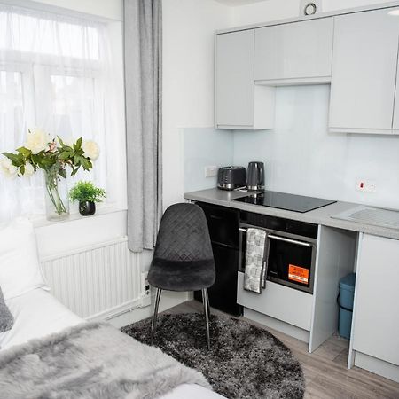 Small But Cozy Studio, Great Tube Connection London Exterior photo